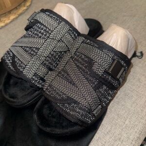 Draco Black Strappy Slide Sandals with Metallic Weave- Size 9/10